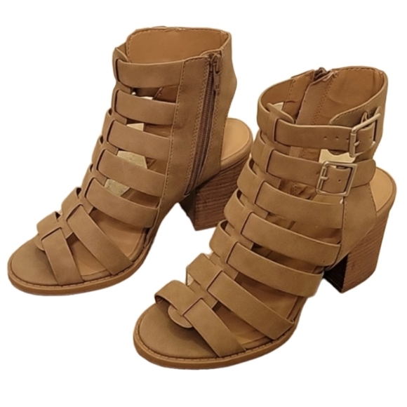 Tan Chunky Heels 👠 - Picture 2 of 6